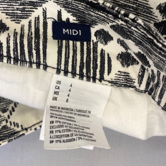 American Eagle Midi Shorts Women's 4 Black White Geometric Tribal Print Stretch - Picture 4 of 7
